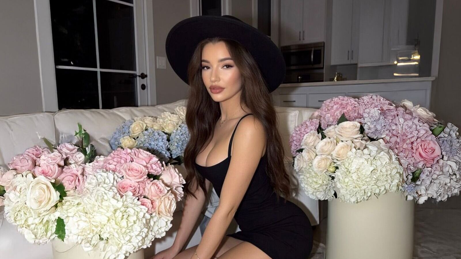 Private show with HanaRoss