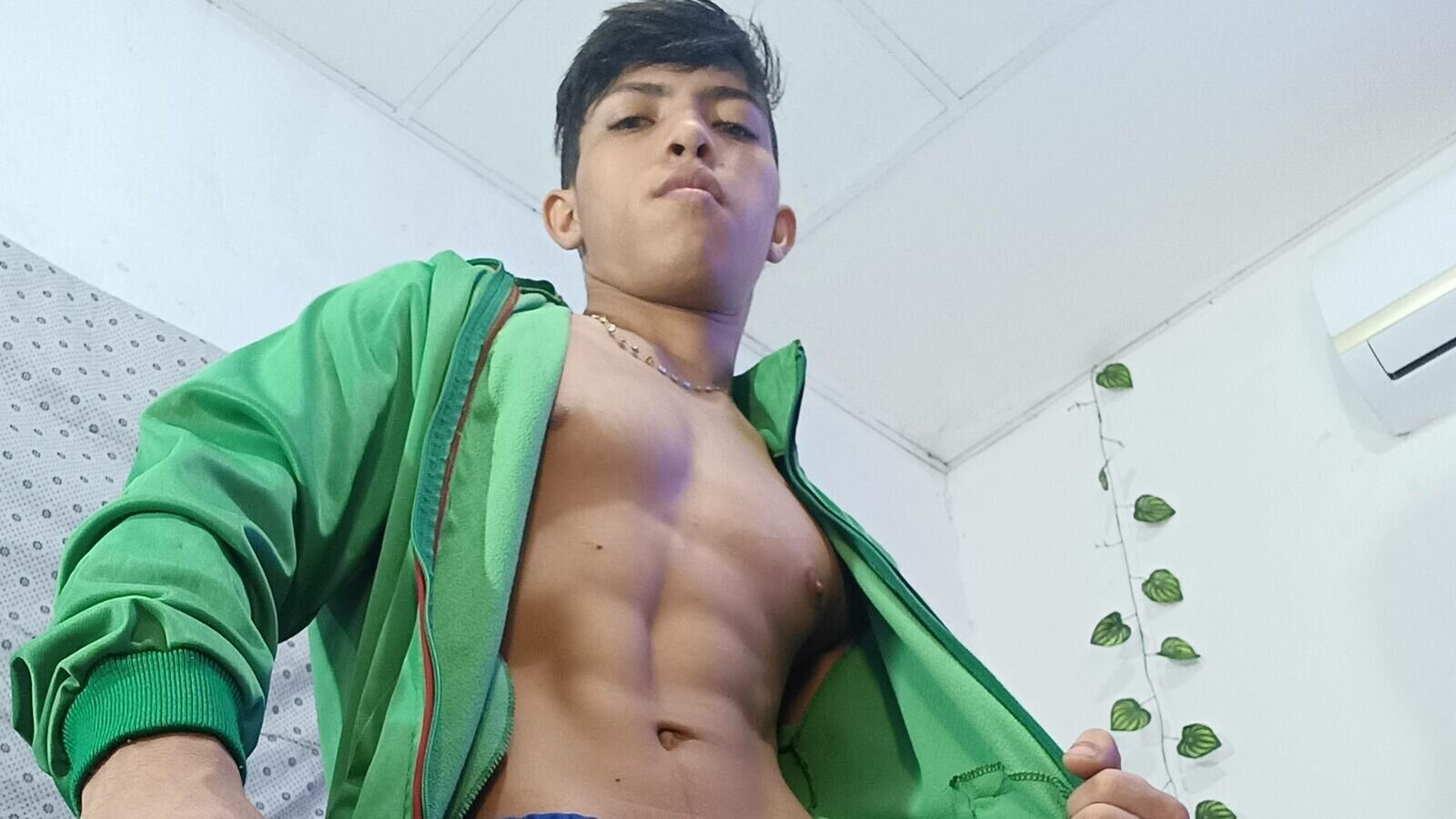 Private show with HenryCalvin