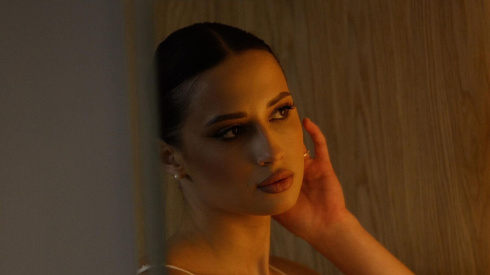 Private show with JoanSnyder