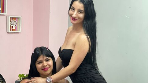 Private show with LunaandEmely