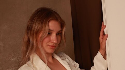 Private show with MaeGoreham