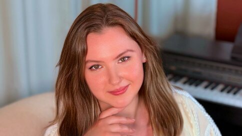 Private show with MelodyMore