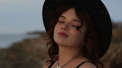 Private show with MiaSari