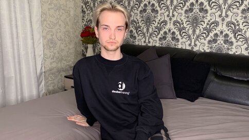 Private show with SebastianBones